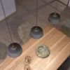 Lámpara colgante de cerámica Campana y acabados metálicos - Imagen 34