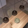 Lámpara colgante de cerámica Campana y acabados metálicos - Imagen 29