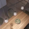 Lámpara colgante de cerámica Vaso y acabados metálicos - Imagen 38